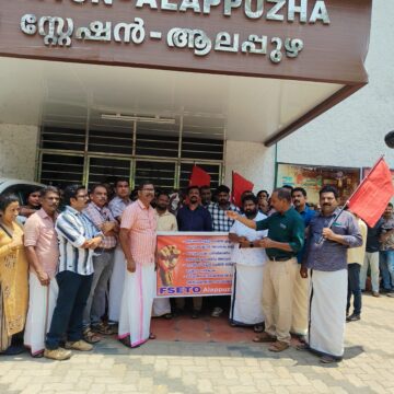 ജീവനക്കാരുടെ വോട്ടവകാശം നിഷേധിക്കുന്ന ഇലക്ഷൻ കമ്മീഷന്റെ നിലപാടിനെതിരെ പ്രതിഷേധം